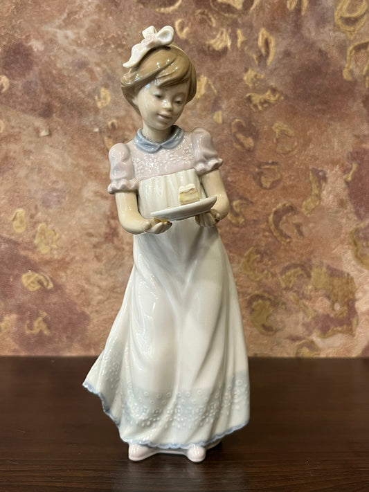 Lladro Girl Decoration Piece - EA31